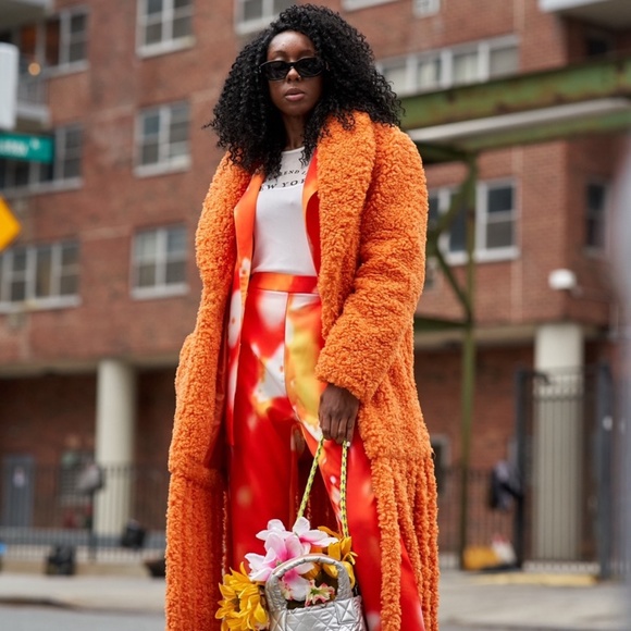 MEET YOUR POSHER! - Picture 3 of 12